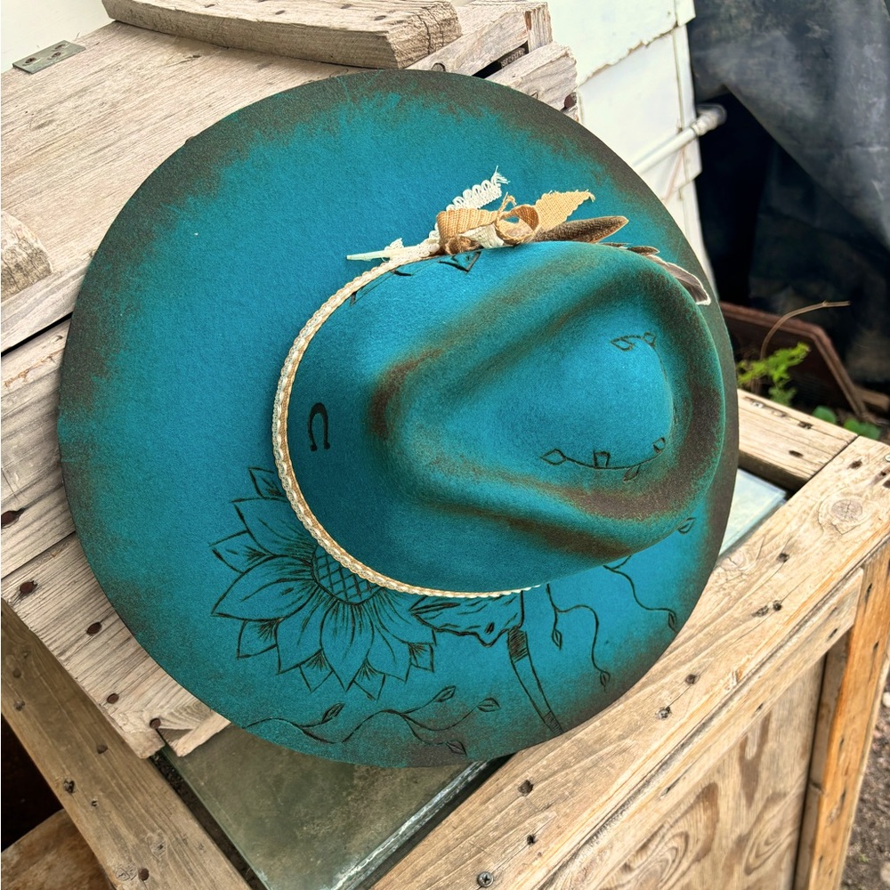 Size Large Charlie 1 Horse turquoise hat. Custom burnt wide brim. Never worn.